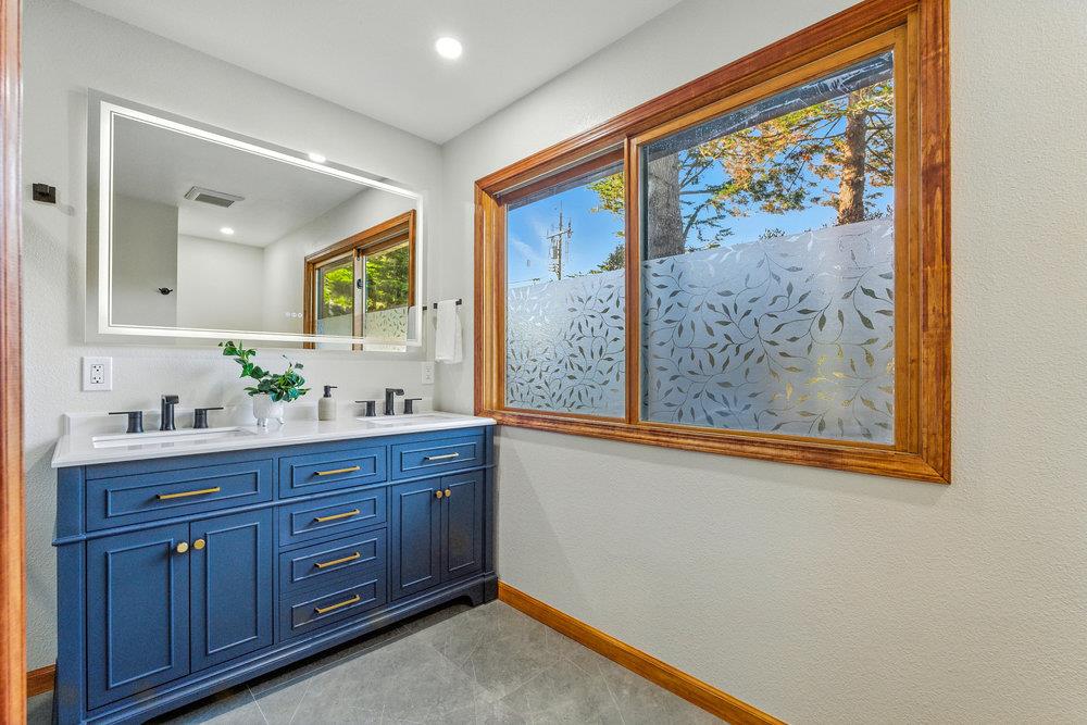 Moss Beach, California 94038, United States, 3 Bedrooms Bedrooms, ,2 BathroomsBathrooms,Residential,Active,195373