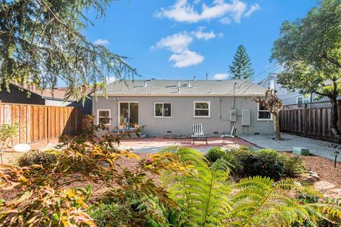 A home in San Carlos