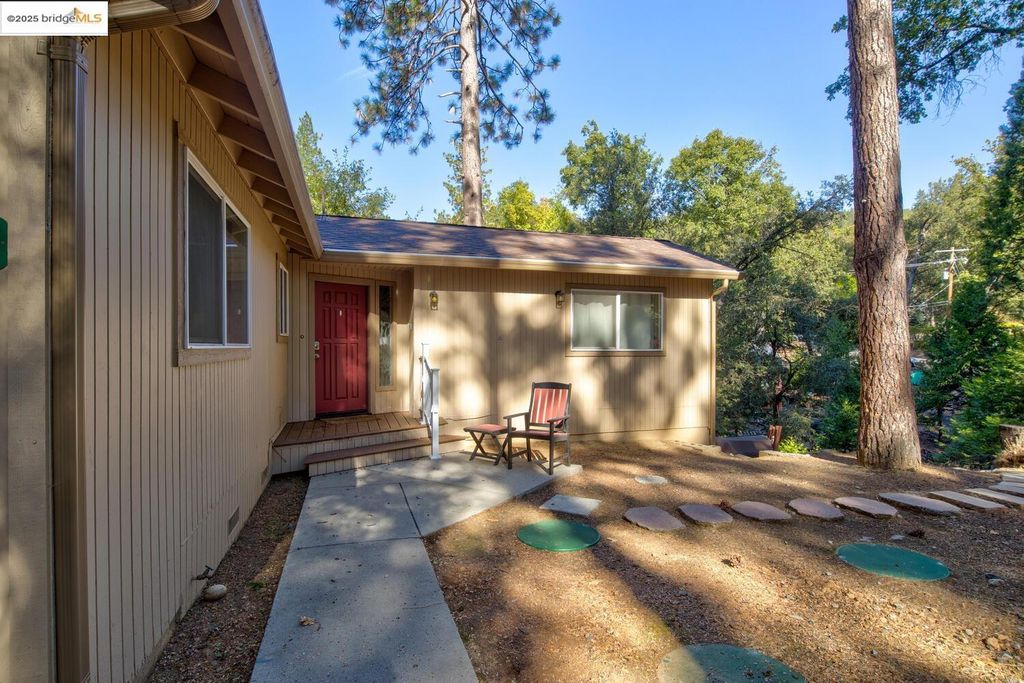 Photo of 23312 Tanager Drive, Twain Harte, CA 95383 (MLS # 41116201)