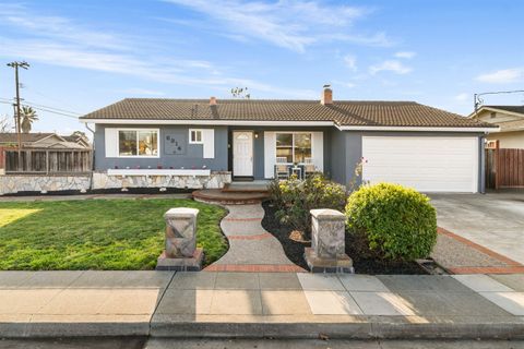 Photo of 6914 Mansfield Ave, Dublin, CA 94568 (MLS # 41122106)