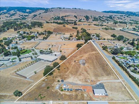 Photo of 2055 Rucker Avenue, Gilroy, CA 95020 (MLS # ML82034929)