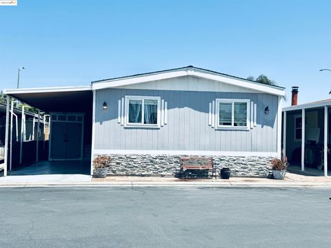 812 W CLOVER ROAD Tracy CA 95376