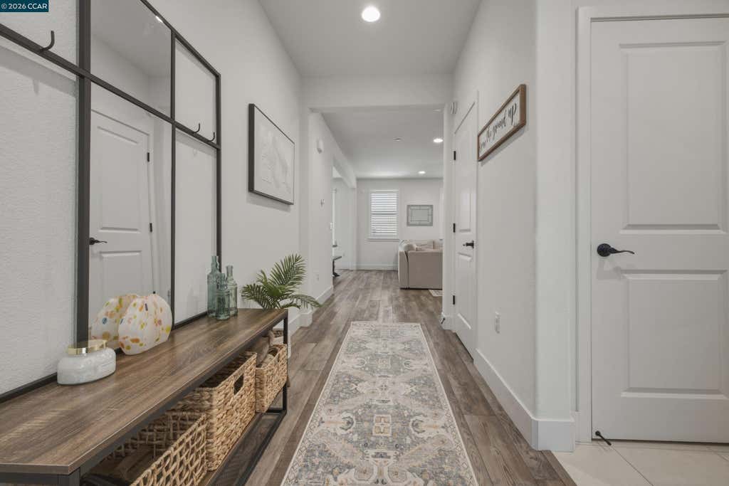 Photo of 1669 S Macias Pl, Mountain House, CA 95391 (MLS # 41143358)