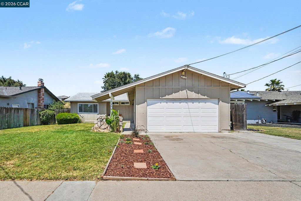 Photo of 123 E Lake Dr, Antioch, CA 94509 (MLS # 41135626)
