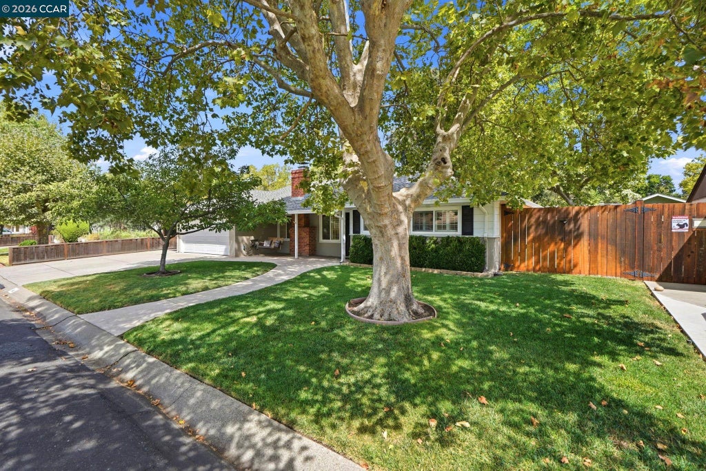 Photo of 166 Cynthia Dr, Pleasant Hill, CA 94523 (MLS # 41144060)