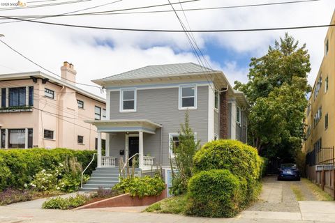 Photo of 2633 Regent St, Berkeley, CA 94704 (MLS # 41139609)