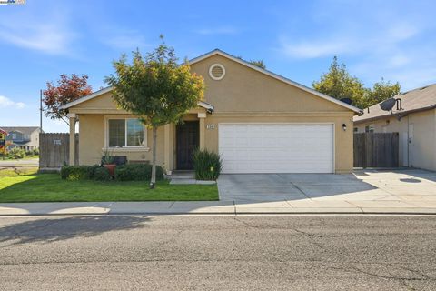 Photo of 296 Dena Ct, Merced, CA 95341 (MLS # 41118898)