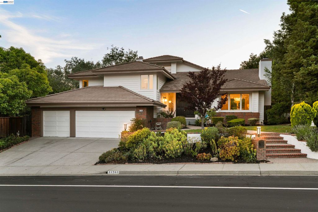 Photo of 11263 Rolling Hills Dr, Dublin, CA 94568 (MLS # 41135500)