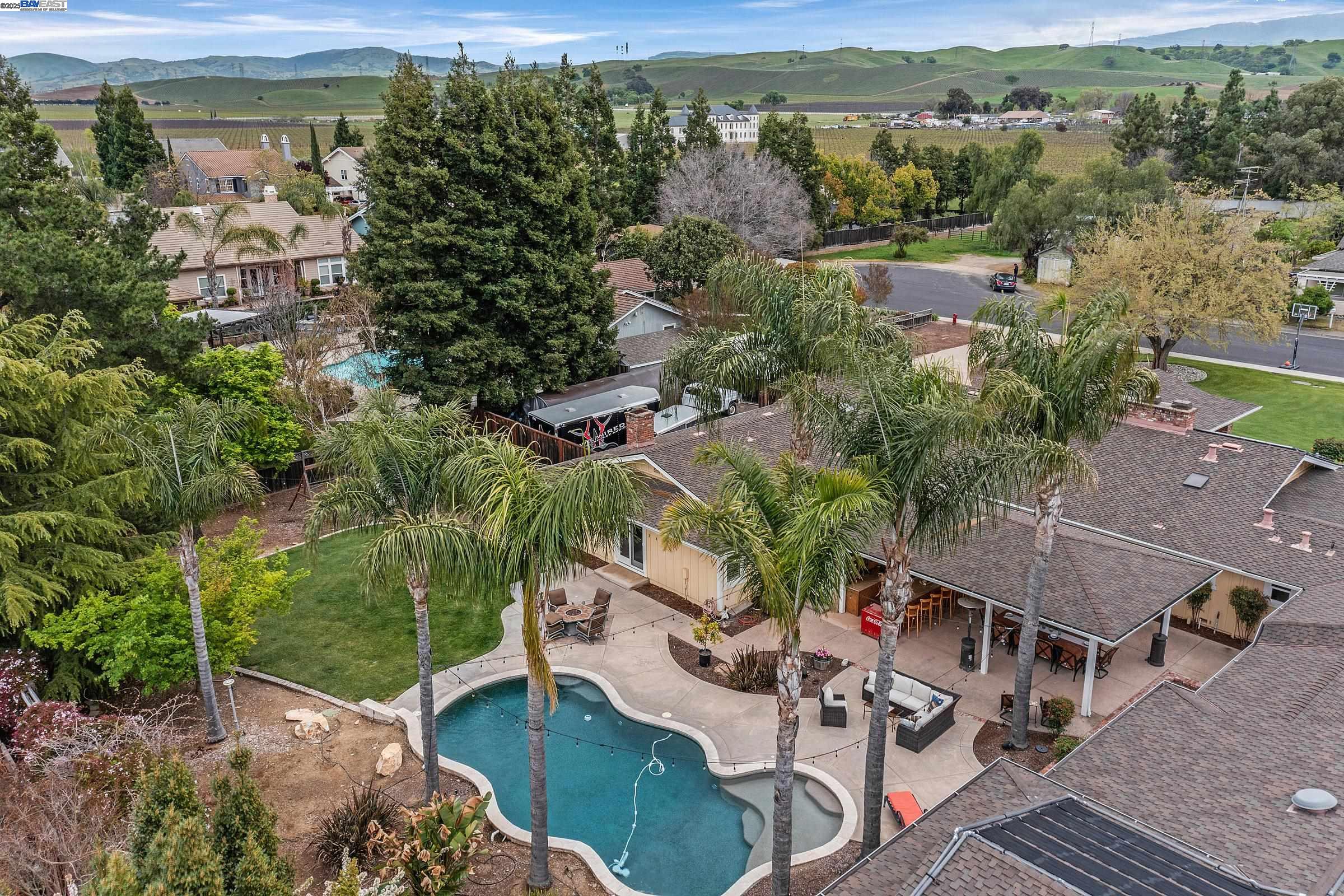 2726 Louvre Ln