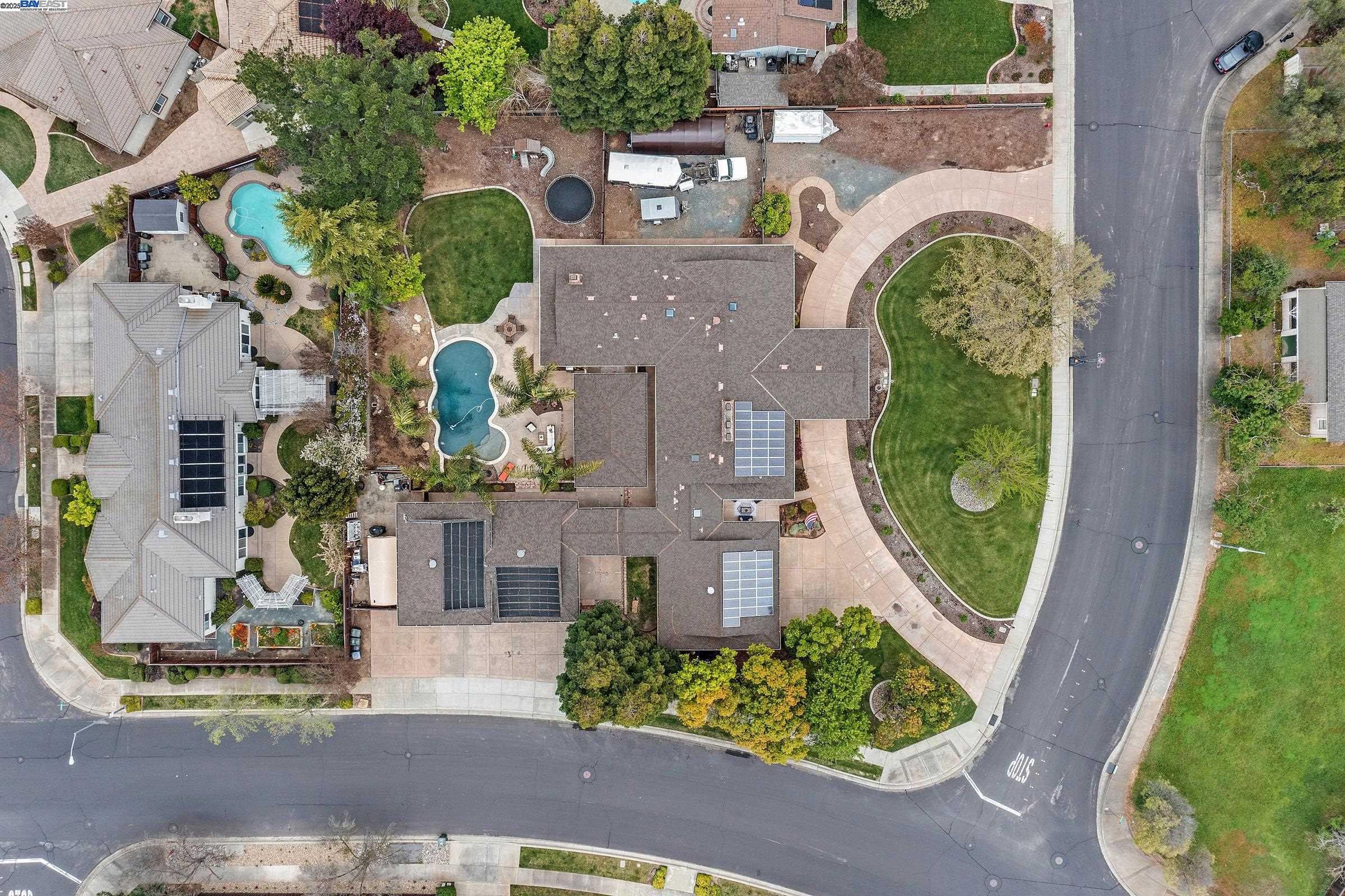 2726 Louvre Ln