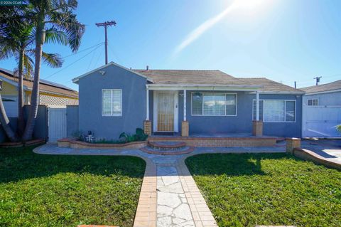 Photo of 2614 Manhattan Beach Blvd, Redondo Beach, CA 90278 (MLS # 41123937)