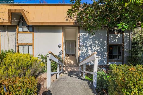Photo of 1525 Canyonwood Ct #4, Walnut Creek, CA 94595 (MLS # 41123352)
