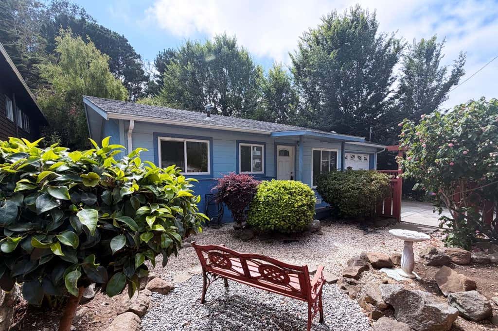 Photo of 652 Rockaway Beach Avenue, Pacifica, CA 94044 (MLS # ML82058483)