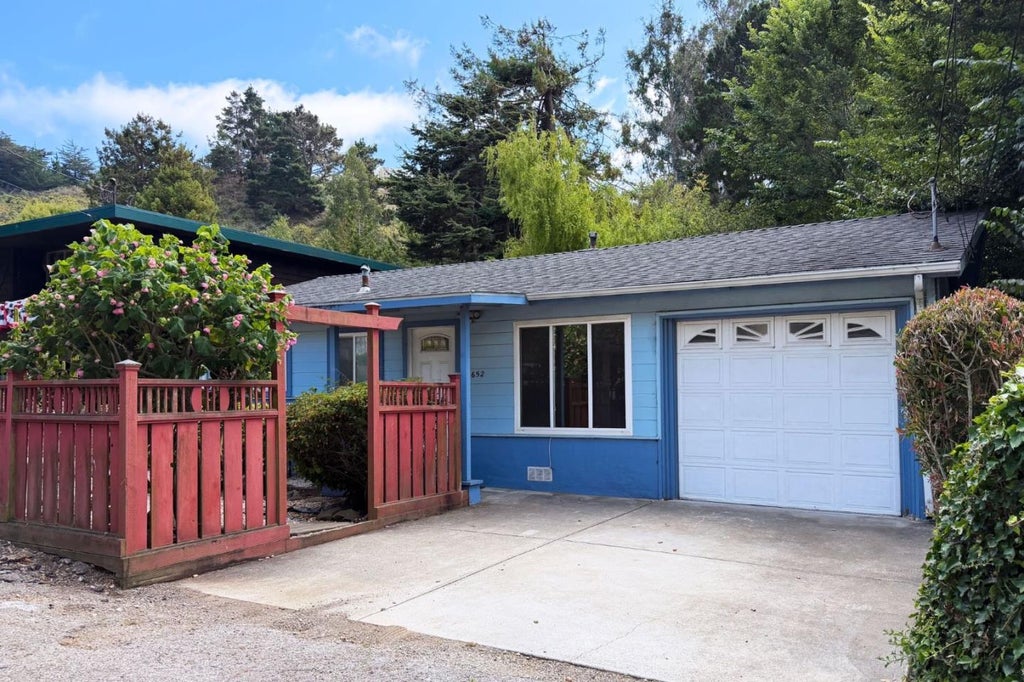 Photo of 652 Rockaway Beach Avenue, Pacifica, CA 94044 (MLS # ML82058483)