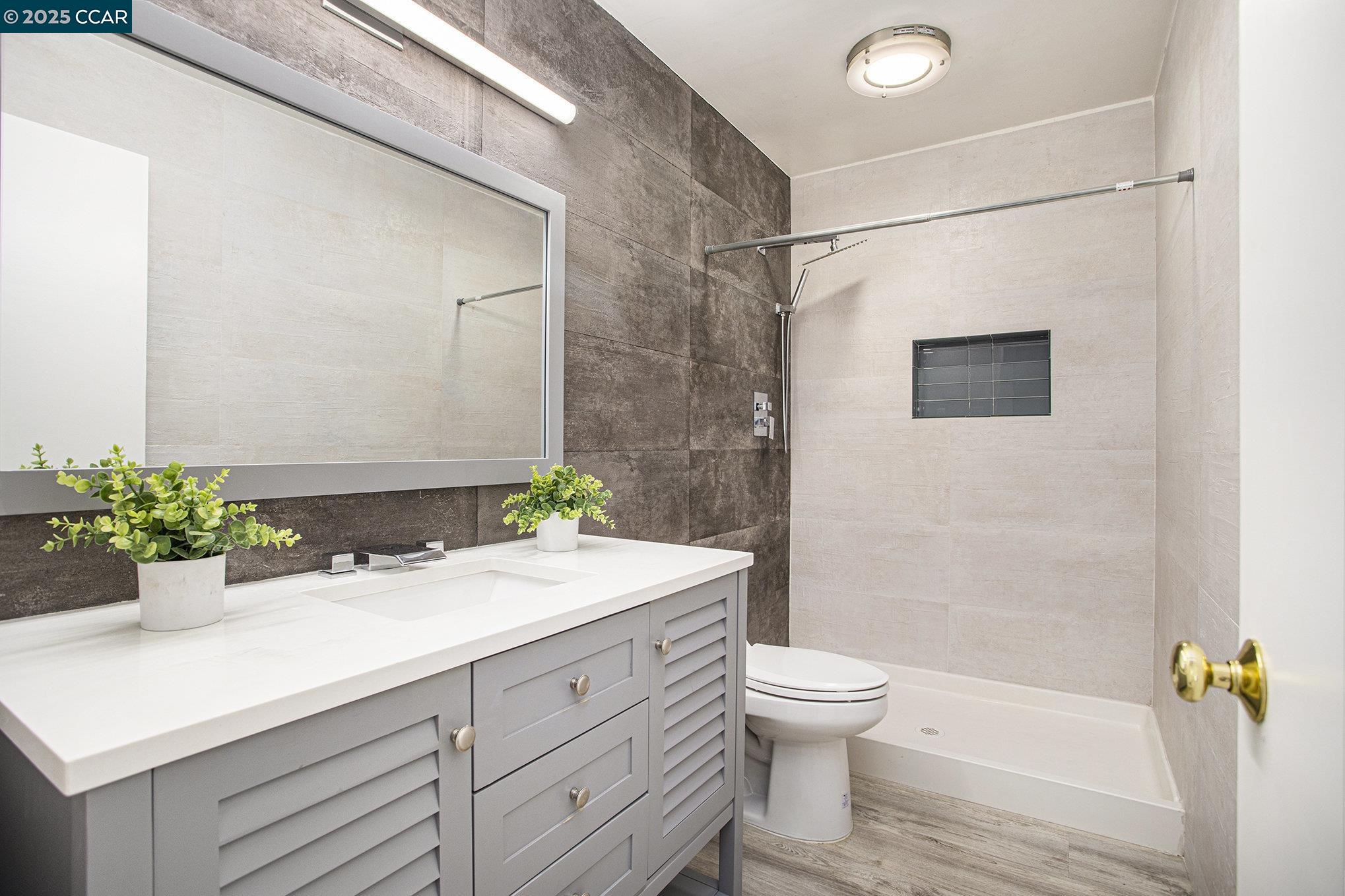 Moraga, California 94556, United States, 3 Bedrooms Bedrooms, ,2 BathroomsBathrooms,Residential,Active,154350