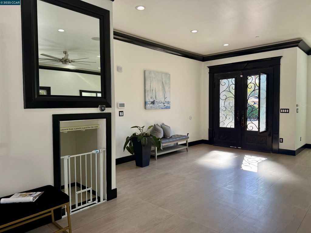 Photo of 3318 Ellesmere Court, Walnut Creek, CA 94598 (MLS # 41116084)