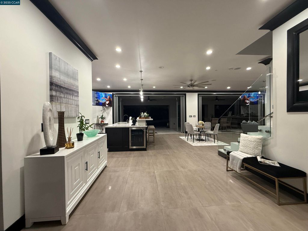 Photo of 3318 Ellesmere Court, Walnut Creek, CA 94598 (MLS # 41116084)