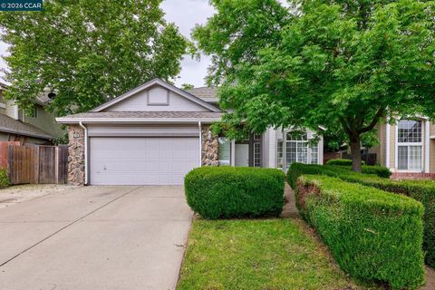 Photo of 8718 La Crosse Way, Sacramento, CA 95823 (MLS # 41132744)