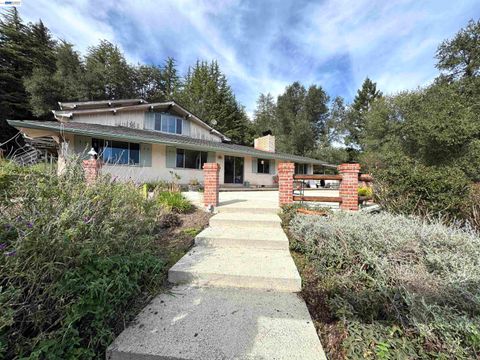 Photo of 17121 Laurel Rd, Los Gatos, CA 95033 (MLS # 41128263)