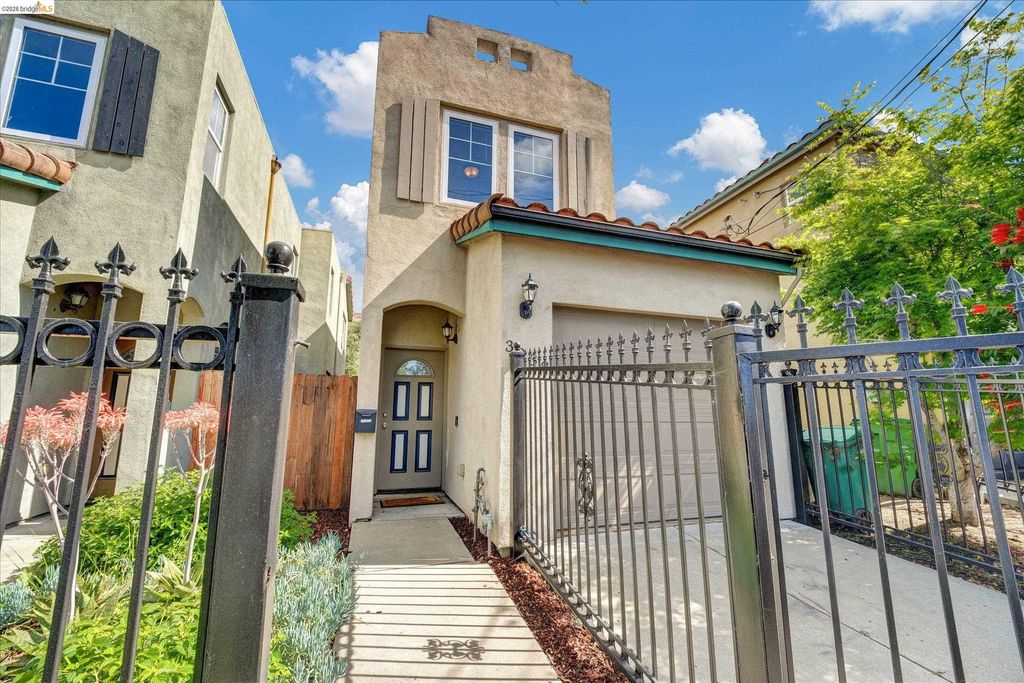 Photo of 3038 E 18th St, Oakland, CA 94601 (MLS # 41131585)