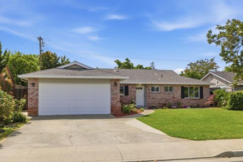 Photo of 407 Lawndale Avenue, Campbell, CA 95008 (MLS # ML82045025)
