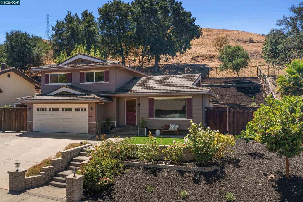 Photo of 38 Buckingham Dr, Moraga, CA 94556 (MLS # 41143504)