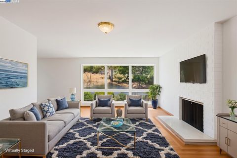 Photo of 4520 Valley View Rd, Richmond, CA 94803 (MLS # 41118534)