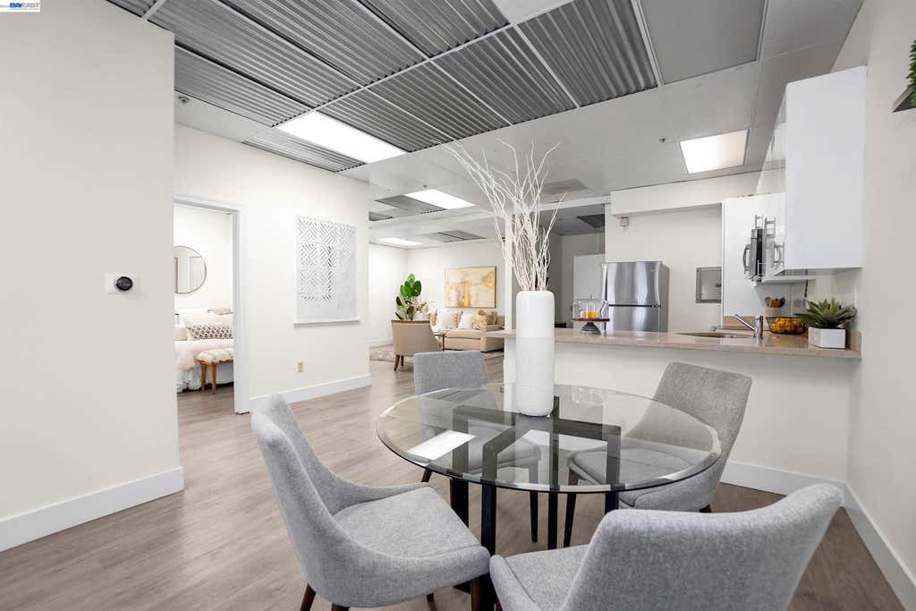 Photo of 850 W Grand Ave #B, Oakland, CA 94607 (MLS # 41145767)