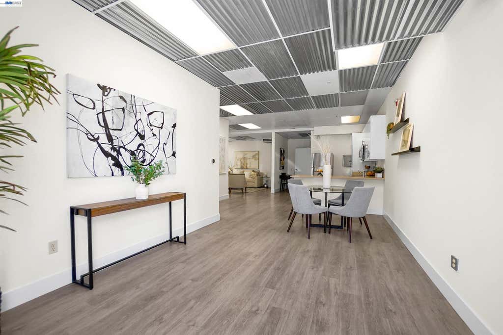 Photo of 850 W Grand Ave #B, Oakland, CA 94607 (MLS # 41145767)