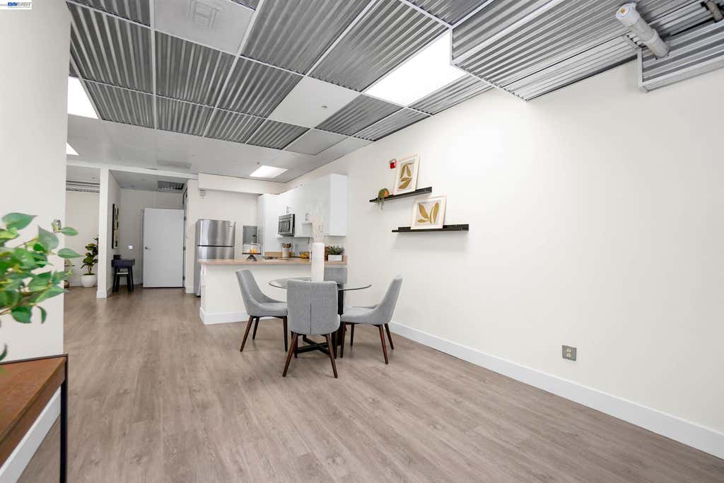 Photo of 850 W Grand Ave #B, Oakland, CA 94607 (MLS # 41145767)