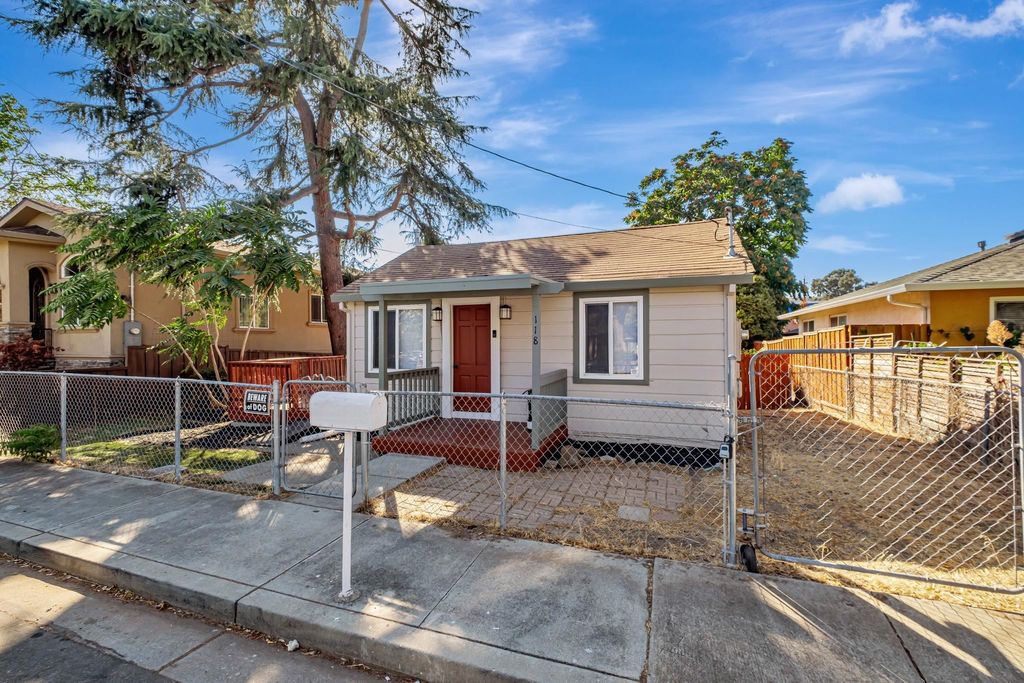 Photo of 118 Sycamore St, Fremont, CA 94536 (MLS # 41120341)