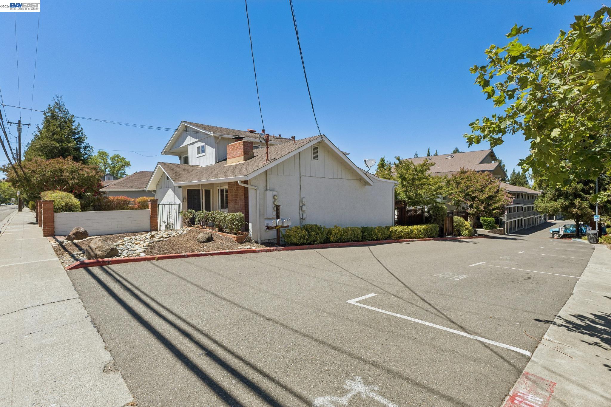 3851 Vineyard Ave