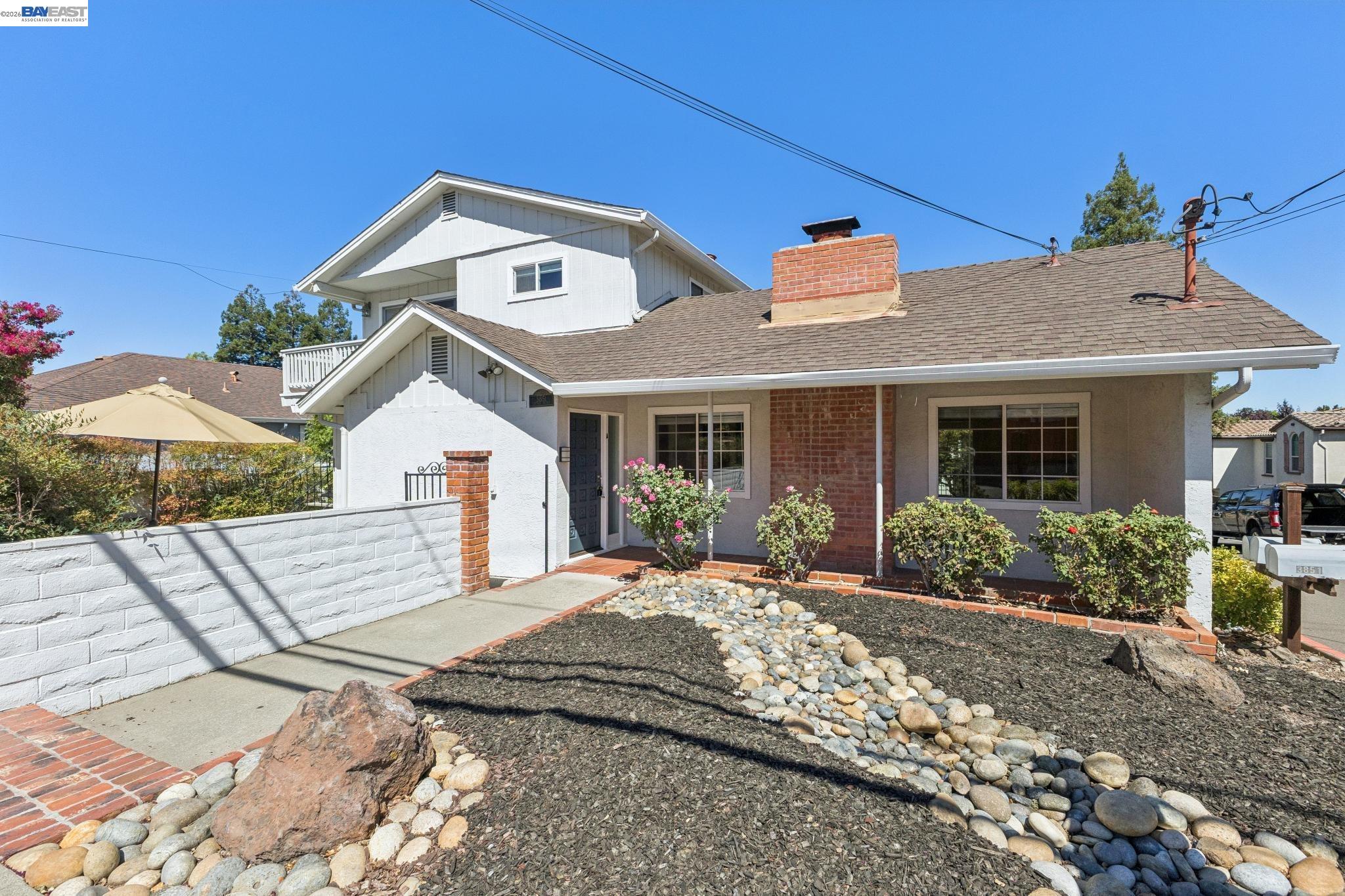 3851 Vineyard Ave