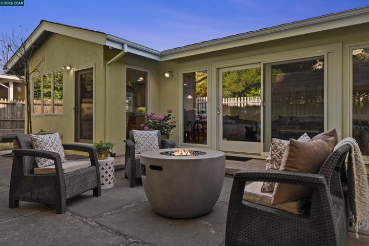 Photo 1 of 76 — 114 Combs Ln, Vallejo, CA 94590