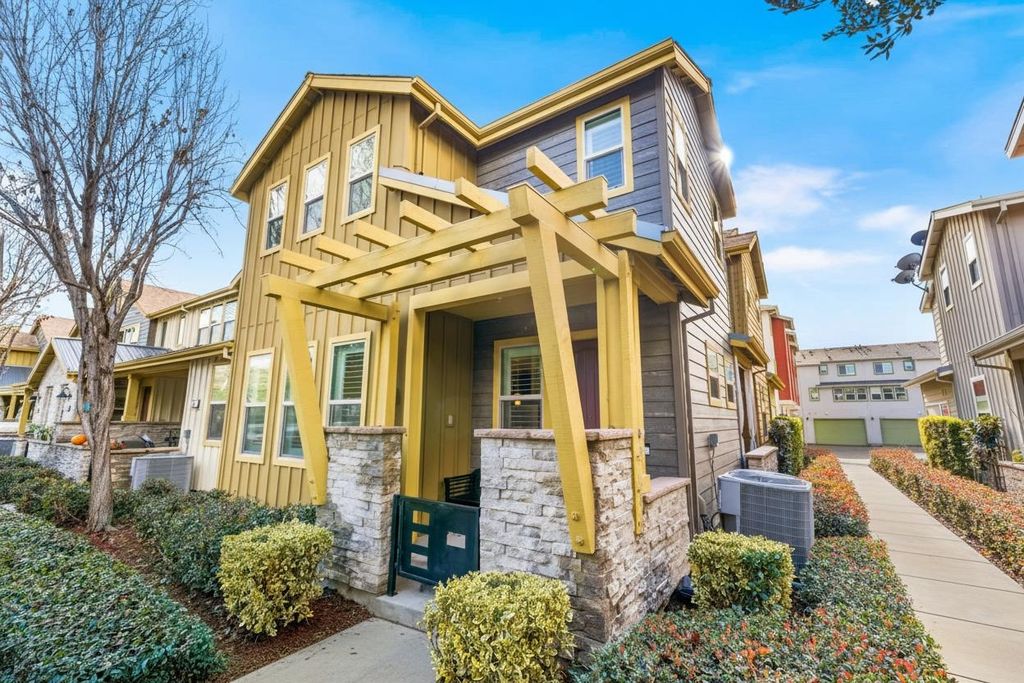 Photo of 253 Fennel Way, Livermore, CA 94551 (MLS # 41120344)