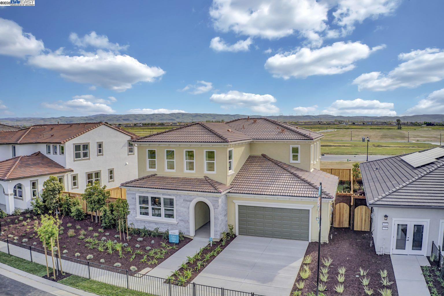 335 W Calabria Drive