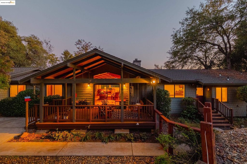 Photo of 16010 Curtis Court, Sonora, CA 95370 (MLS # 41116198)