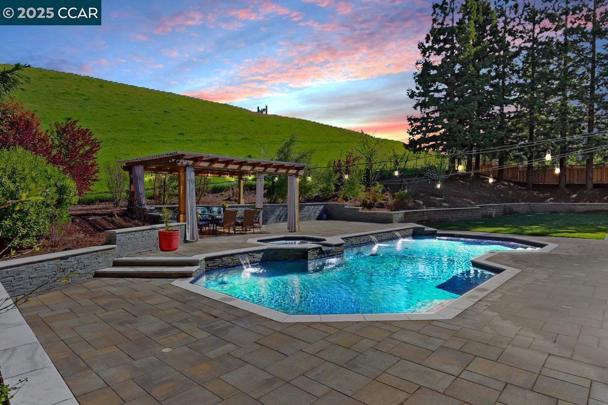 5333 Blackhawk Dr