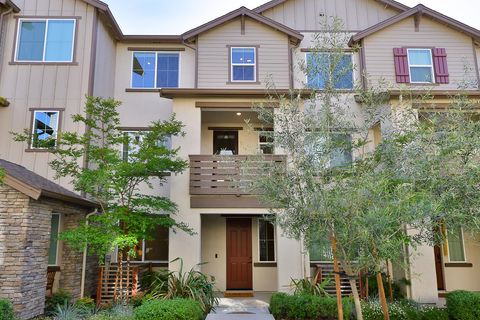 1733 Pedrozzi Common Livermore CA 94551