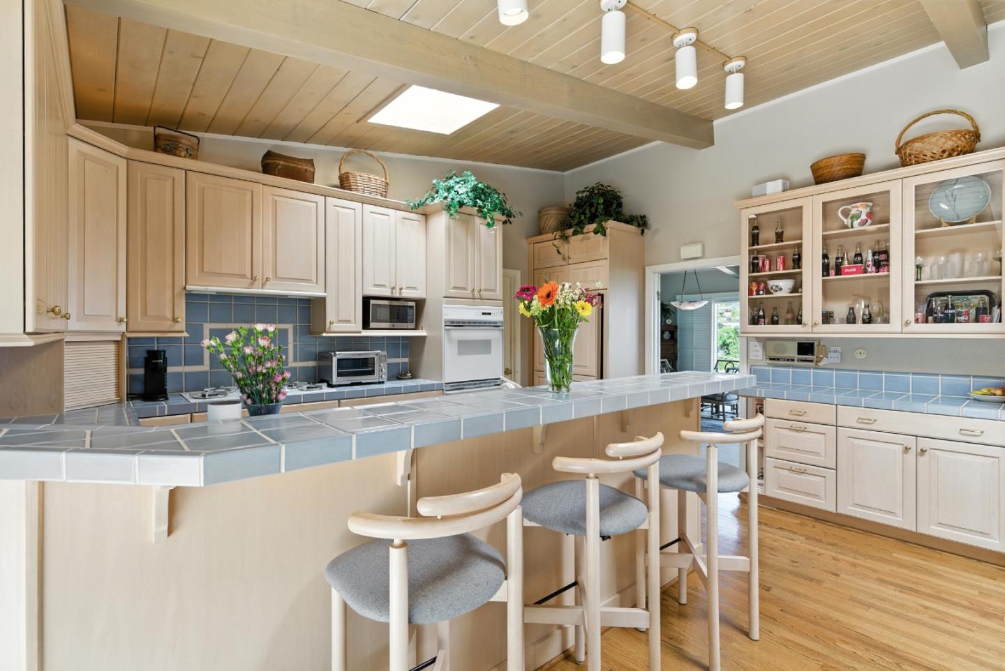 San Carlos, California 94070, United States, 4 Bedrooms Bedrooms, ,4 BathroomsBathrooms,Residential,Active,177573