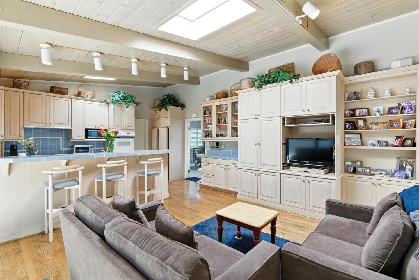 San Carlos, California 94070, United States, 4 Bedrooms Bedrooms, ,4 BathroomsBathrooms,Residential,Active,177573