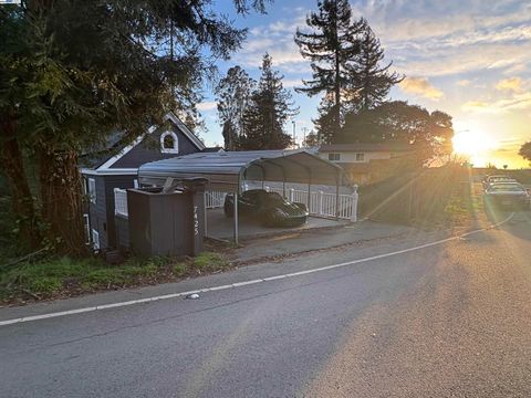 7425 Skyline Blvd, Oakland, CA 94611 - #: 41089713