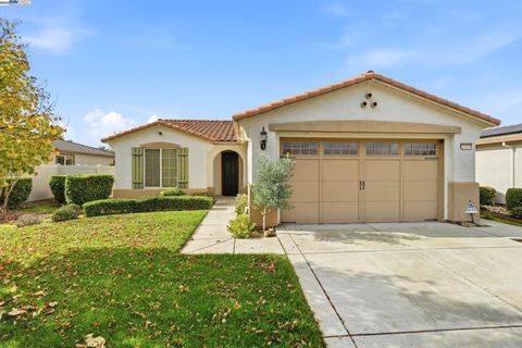 Photo of 2443 Plumcreek Ln, Manteca, CA 95336 (MLS # 41118624)