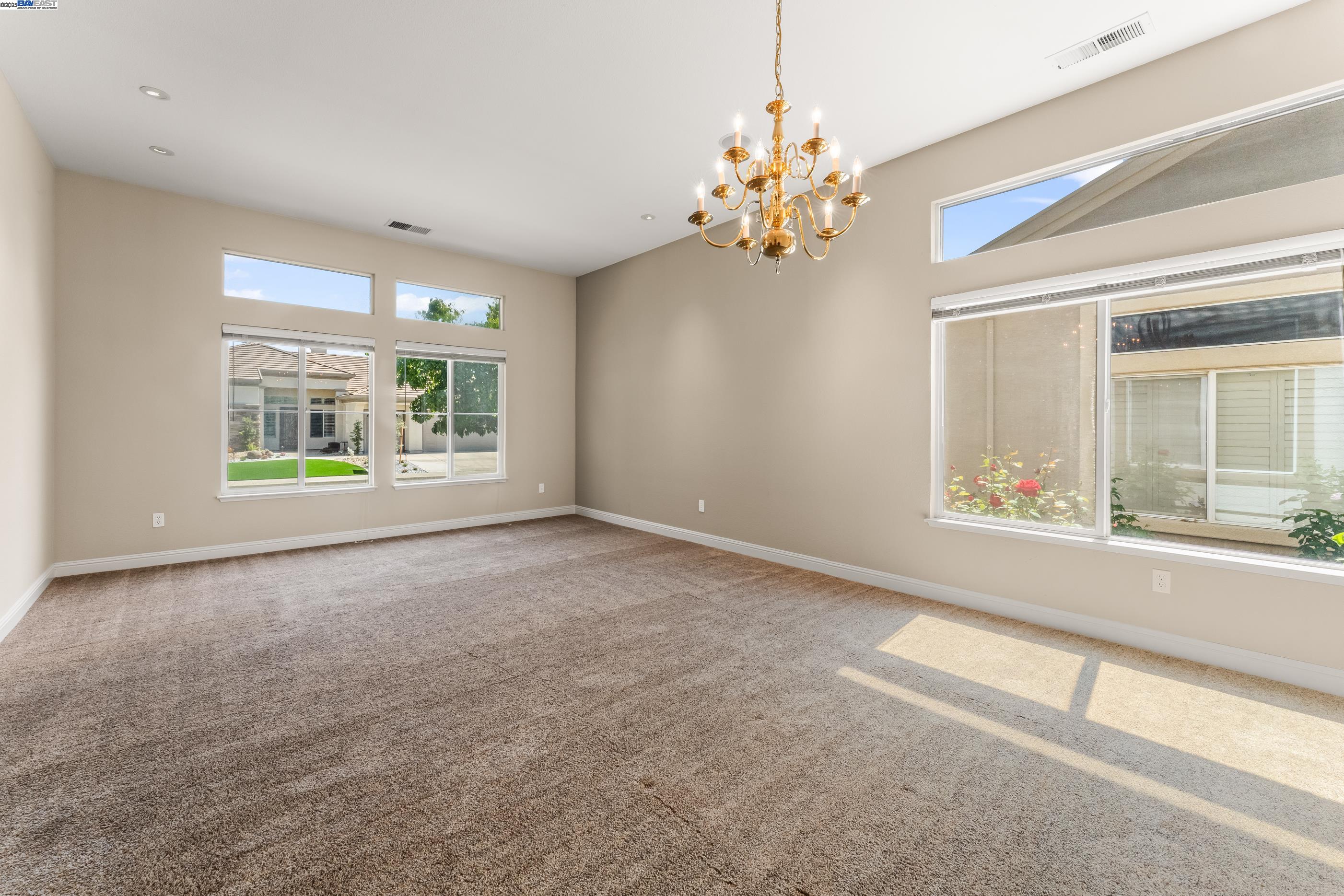 Brentwood, California 94513, United States, 2 Bedrooms Bedrooms, ,3 BathroomsBathrooms,Residential,Contingent,114402