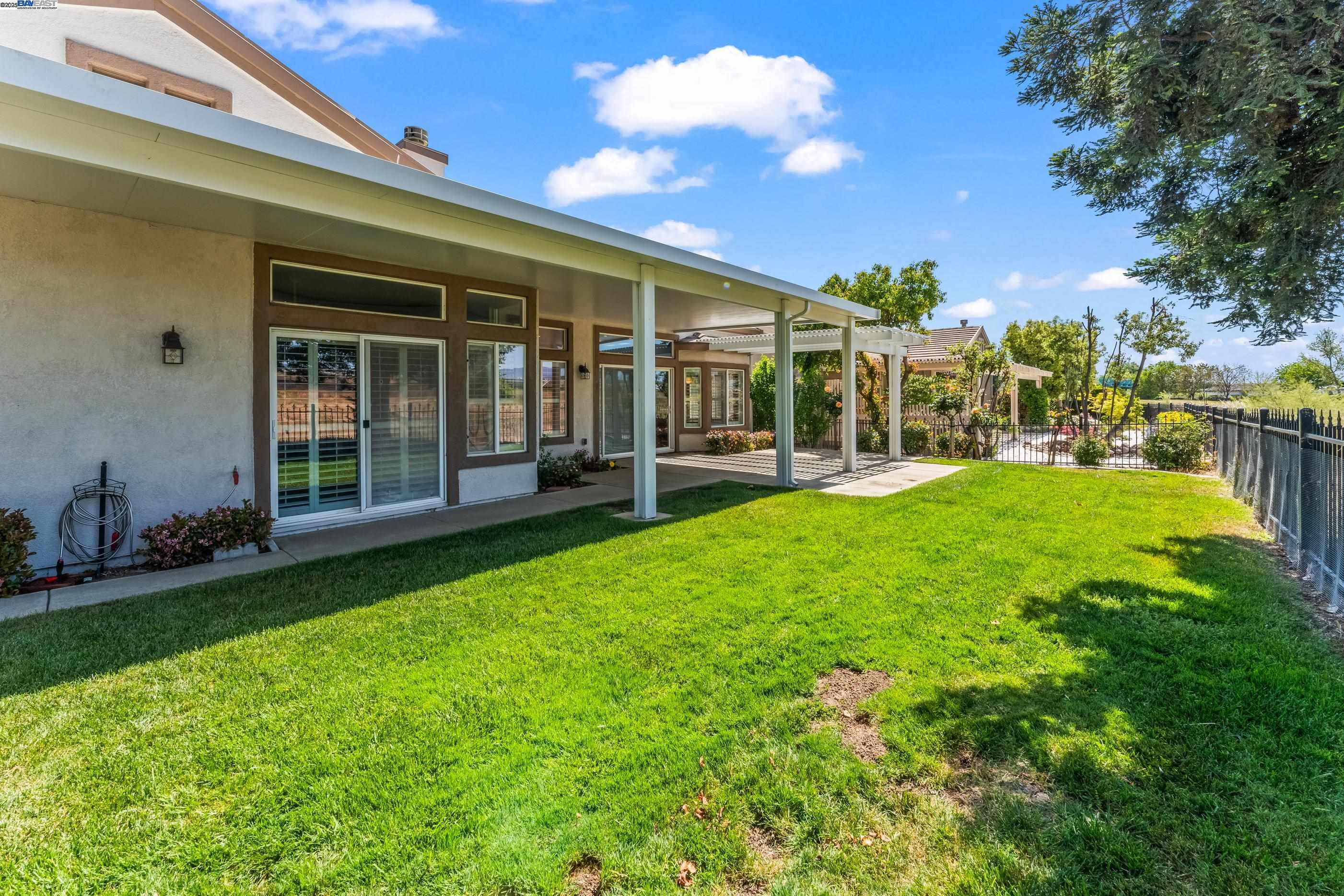 Brentwood, California 94513, United States, 2 Bedrooms Bedrooms, ,3 BathroomsBathrooms,Residential,Contingent,114402