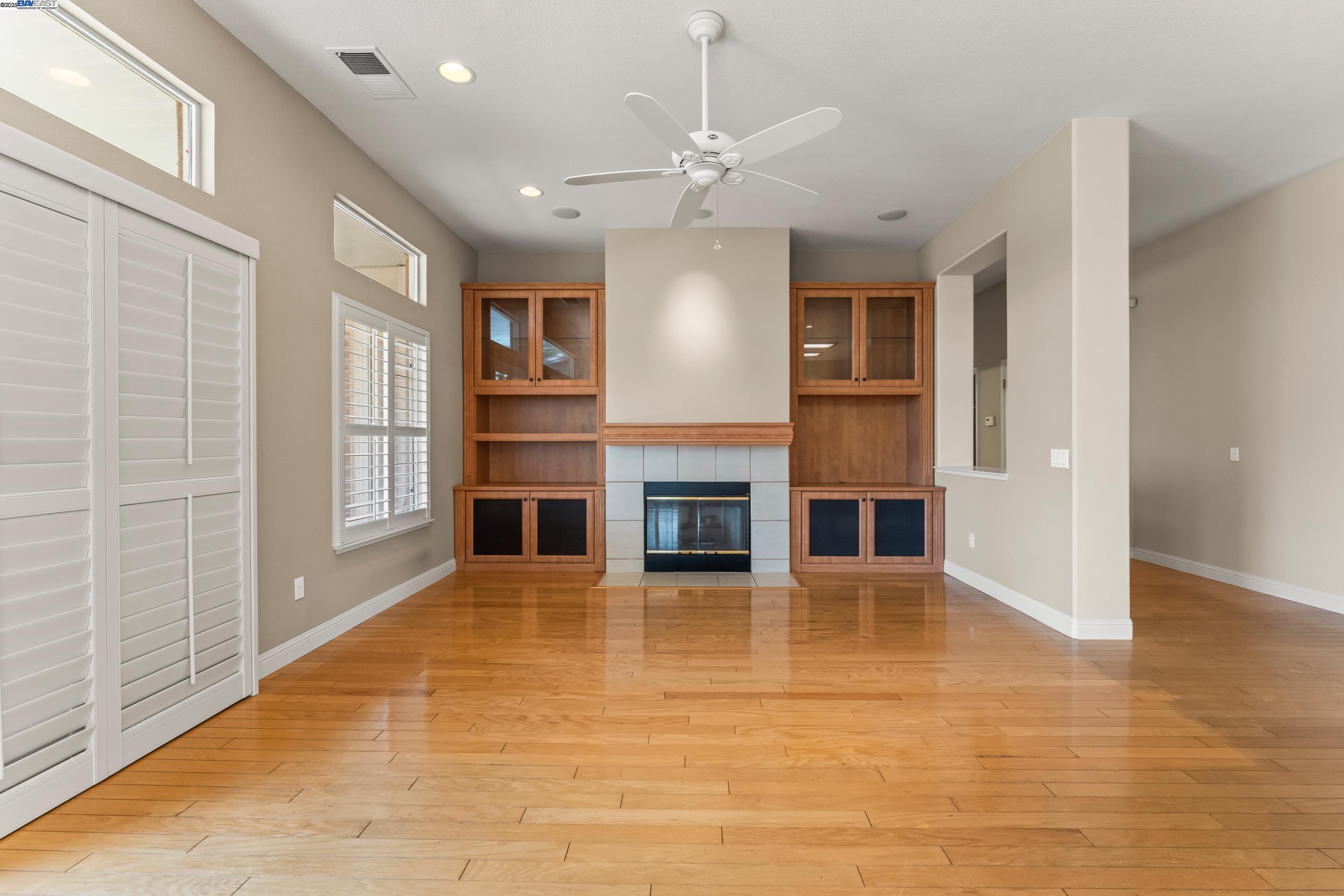 Brentwood, California 94513, United States, 2 Bedrooms Bedrooms, ,3 BathroomsBathrooms,Residential,Contingent,114402