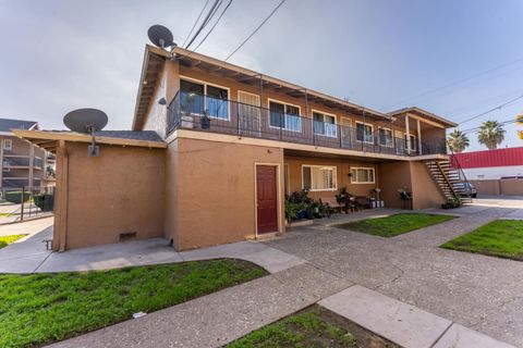 Photo of 110 Roundtable #8 Drive, San Jose, CA 95111 (MLS # ML82029667)