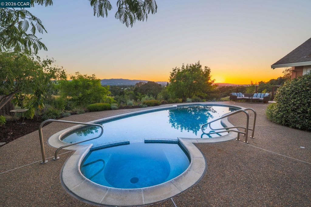 Photo of 941 Tyler Ct, Concord, CA 94518 (MLS # 41135640)