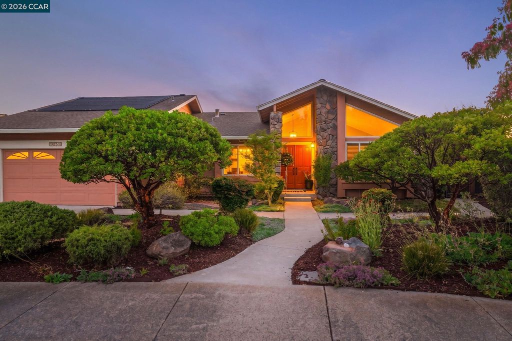 Photo of 941 Tyler Ct, Concord, CA 94518 (MLS # 41135640)