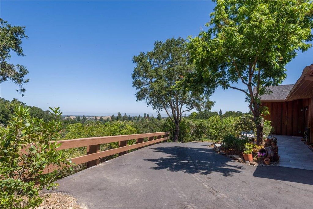 Photo of 365 Alamos Road, Portola Valley, CA 94028 (MLS # ML82047359)